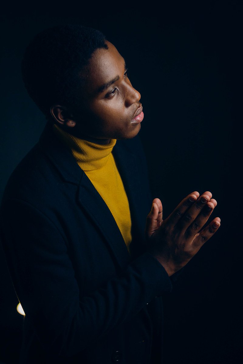 Siphakamisoza's tweet photo. we did a shoot... And it came out like this.... what do you think? 

#SouthAfrica #Cinema #canonphotography #portrait #canon #50mm https://t.co/yz5YslfFEd
