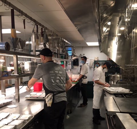 little_spain's tweet image. Today’s community kitchen menu includes curry coconut mac &amp;amp; cheese, and tomato orzo with roasted eggplant! We’re working with @WCKitchen, @_HudsonYardsNYC and the @javitscenter to help feed all those on the frontlines. #ChefsForAmerica @chefjoseandres @thinkfoodgroup