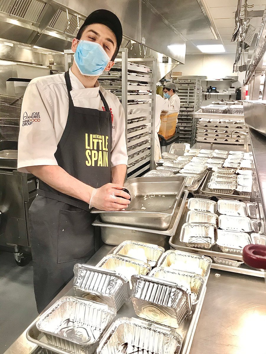 little_spain's tweet image. Today’s community kitchen menu includes curry coconut mac &amp;amp; cheese, and tomato orzo with roasted eggplant! We’re working with @WCKitchen, @_HudsonYardsNYC and the @javitscenter to help feed all those on the frontlines. #ChefsForAmerica @chefjoseandres @thinkfoodgroup