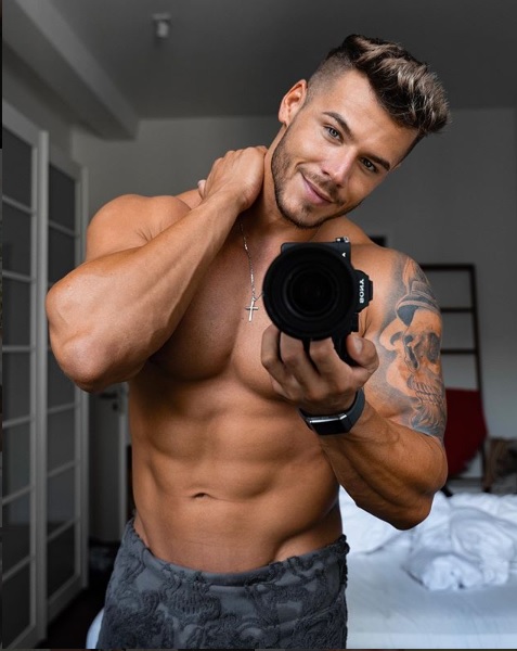 JossGarret's tweet photo. 𝑱𝑶𝑺𝑺 𝑮𝑨𝑹𝑹𝑬𝑻

❛ 𝓜𝓪𝓴𝓮 𝓲𝓽 𝓹𝓸𝓼𝓼𝓲𝓫𝓵𝓮 .❜

                 ⤹𝙷𝚊𝚗𝚍𝚜𝚘𝚖𝚎;

▸ Navy Officer 
▸ ᴍᴏᴅᴇʟ
▸ ɪɴꜱᴛᴀɢʀᴀᴍᴇʀ
▸ 30 ʏᴇᴀʀꜱ ᴏʟᴅ
✃-----————————— 
             ♡ × ↻
           
  ». #FreeRol #SexRol https://t.co/w8tLUFkaPh