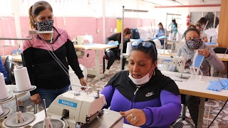 info_chileguia's tweet photo. Internas de Centro Penitenciario de Temuco fabrican mascarillas para apoyar labor de Servicio de Salud Araucanía Sur. Más detalles en -> https://t.co/xbWG1kxkgX #quedateencasa #coronavirus #covid19 #temuco https://t.co/M8LLeKo4KM