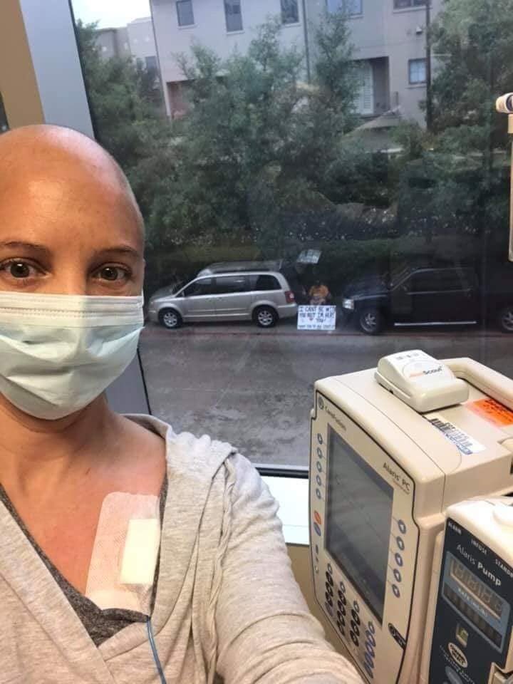 Shahrooz Ghassemian (@shahroozg) on Twitter photo As his wife is going through chemotherapy sessions alone, due to the dangers of #COVID19, her husband sits outside her room with a signed made by their family:
"I can't be with you but I'm here loving you!" As his wife is going through chemotherapy sessions alone, due to the dangers of #COVID19, her husband sits outside her room with a signed made by their family:
"I can't be with you but I'm here loving you!"