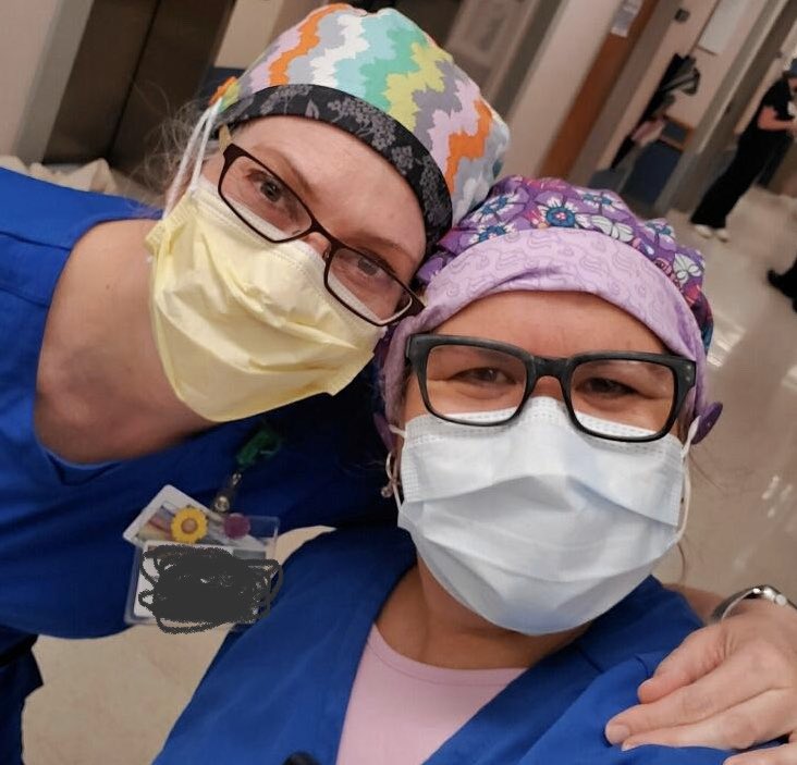 AlbuterolisLife's tweet photo. My favorite people (like this one on the right) are keeping me sane. Shout out to all if the amazing #healthcareworkers keeping each other going by joking with us, crying with us and morally supporting us. #HealthcareHeroes #rtstrong #RespiratoryTherapist #icu #CriticalCare https://t.co/j06hi79mzI