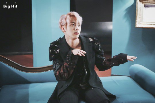 The pink moon, a breathtaking thread.