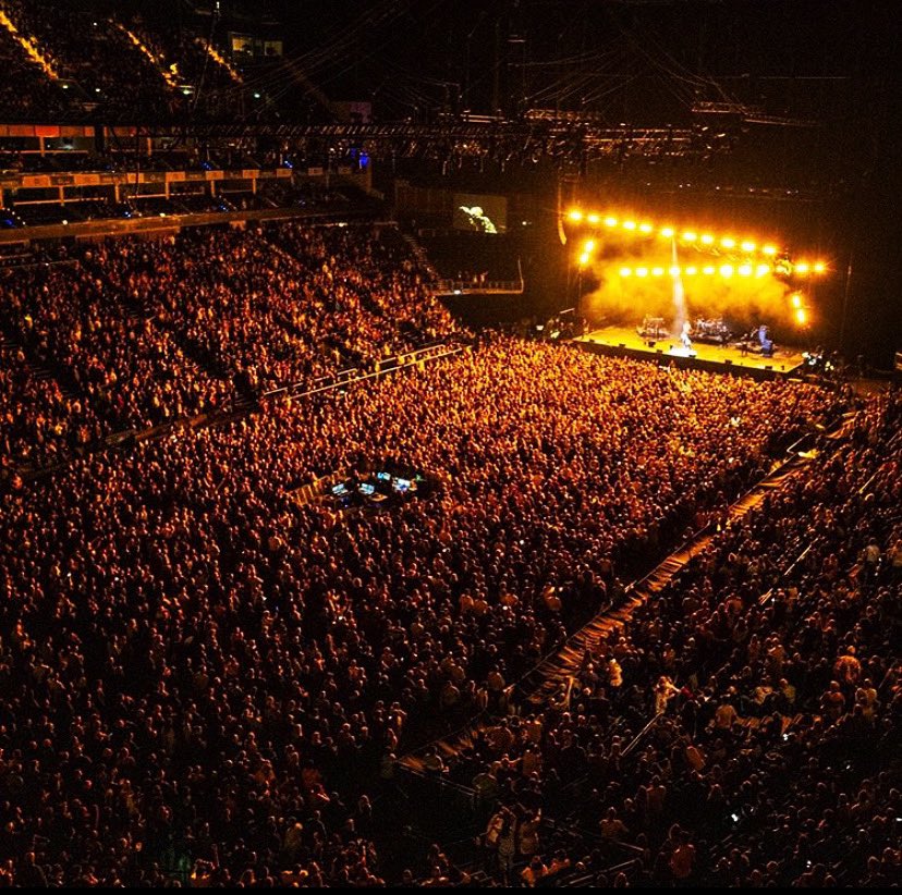 EminentLifeLtd's tweet photo. #Repost 
We turned it from the O3 straight back to the O2 for one night only between @Drake Monster London stint
.
.
.

Available from https://t.co/3XZTkDYbig
.
.
.
@UB40 @jjjacober @foodandwine
#eminentlife #ub40redredwine #instawine #reggaemusic #redwine #concert https://t.co/iSrki86ItJ