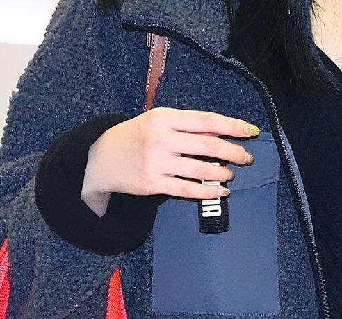 — Dreamcatcher& #39;s Siyeon nail art appreciation thread; something to get you amazed.