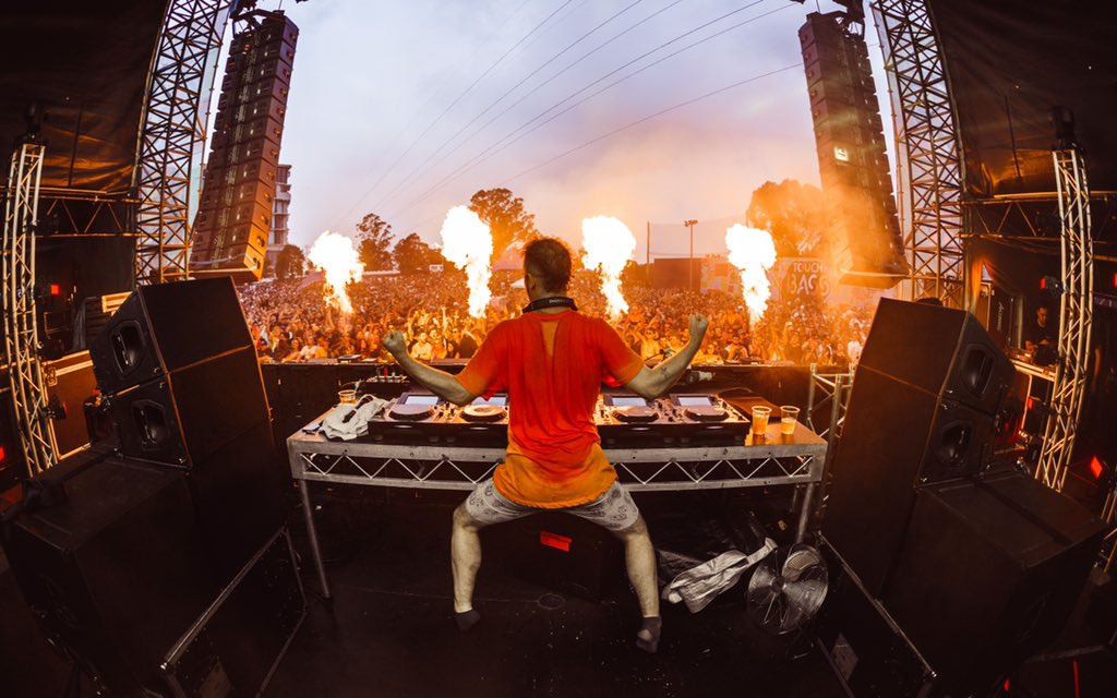 EMPOTV's tweet photo. #EMPONEWS
@ruskoofficial compartió un álbum privado inspirado en beats de los 90's a través de su cuenta de @SoundCloud 🎶👏🏻

https://t.co/sYCP0FUmiI https://t.co/xVyfRoOreD