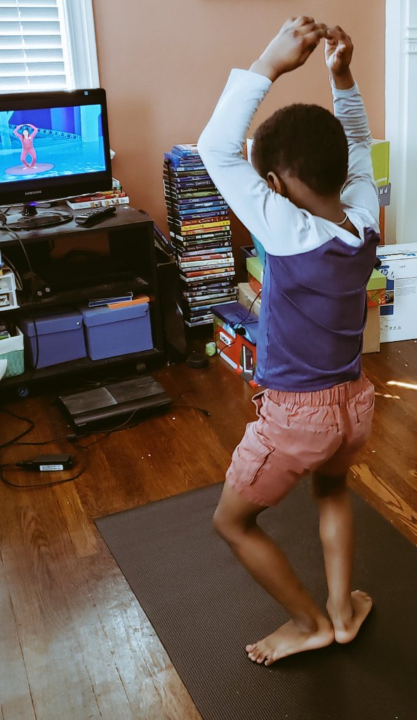 3yearoldskater's tweet image. @knobsave thanks for the idea and motivation! Trying some yoga today to improve my game 💪🏒 #Yoga #AlwaysPracticing #NoQuit #HockeyTraining #HockeyAtHome