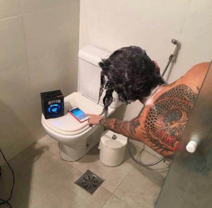 Yo cuando tengo que volver a repetir la canción porque no estaba prestando demasiada atención a la parte que más me gusta.