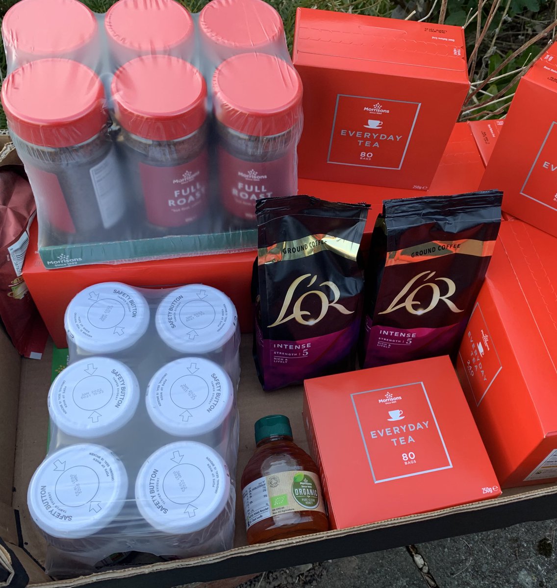 A big thank you to <a href="/Morrisons/">Morrisons</a>  Bredbury who have donated these refreshments and are now on their way to be distributed to front line crews and others. 👍 <a href="/StockportRespo1/">Stockport First Responders</a> <a href="/NWAmb_JoCRT/">GM Community Resuscitation Team</a> <a href="/NWAmb_Volunteer/">NWAS Volunteers</a> @stockportnews <a href="/meandrew17/">Andrew Stone</a> <a href="/NWAmbulance/">North West Ambulance Service</a> <a href="/cfr_hyde/">Hyde Ecfr</a>