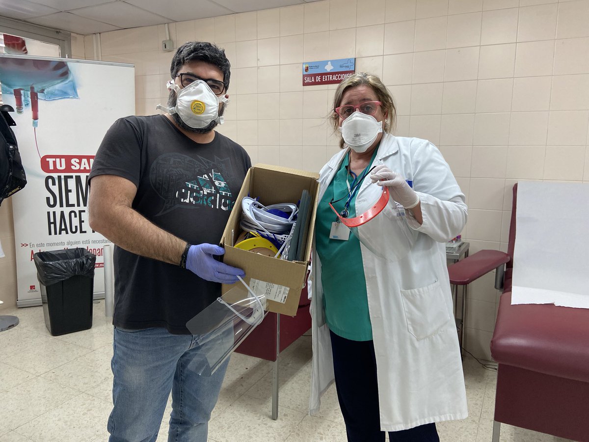 <a href="/Cv19MakersMur/">CV19_MAKERS_MURCIA</a> se han acordado de nosotros con una donación de 100 pantallas de protección y además, #Donansangre viva la gente de nuestra #RegiondeMurcia a solidaridad y generosidad no nos gana nadie!!! Gracias!!! <a href="/luisMaCT/">LuisMa Ramallo</a> <a href="/CoronavirusMak3/">CoronavirusMakers.org</a>