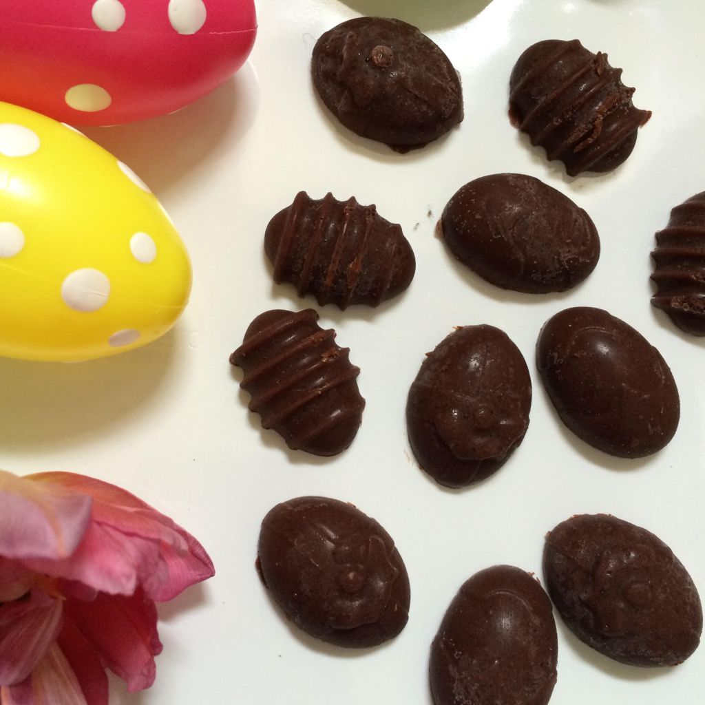 Delicious, vegan Pure Chocolate Almond Eggs will certainly hit the spot for those that are free-from this Easter. 🍫🥚 Recipe by <a href="/purplesparkle/">blissandmagic 🌸</a> #freefrom #eastereggs #veganchocolate bit.ly/2ROMhfs