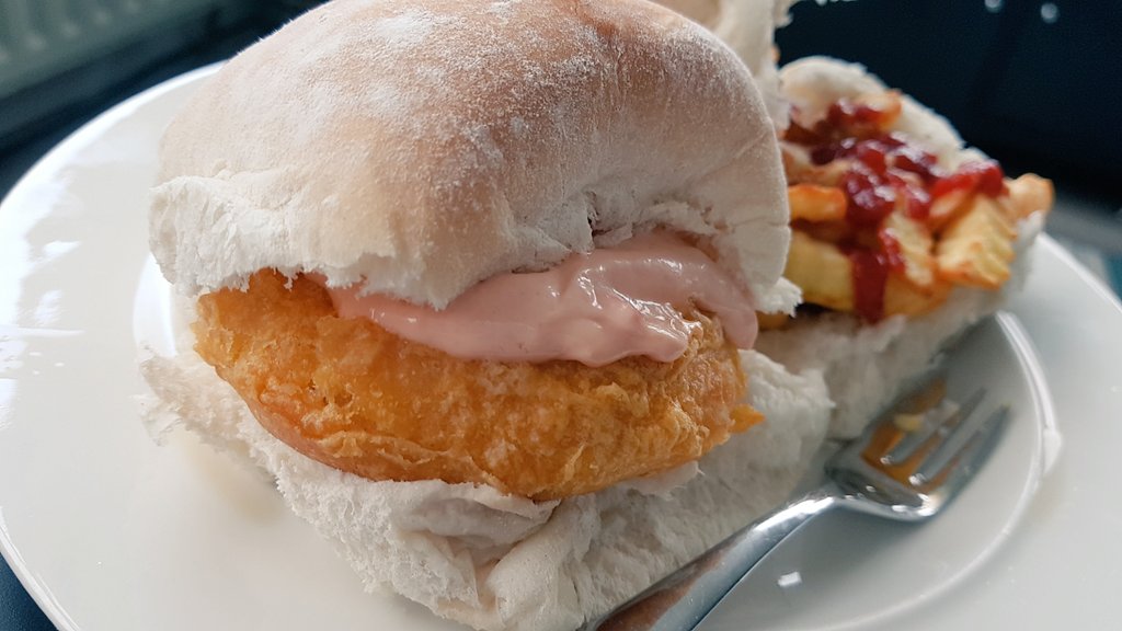 utopiatoo's tweet photo. Pastie bap and chip buttie #dirtydinner lol https://t.co/XZpL5QZvgu