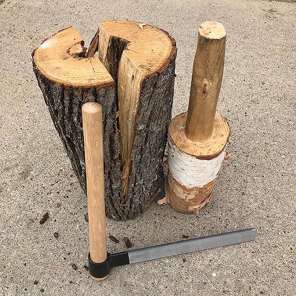 loghelp's tweet photo. Tool tip from our LogCore newsletter! How to use a froe: https://t.co/9CJQzM19bn #woodworking #logtools #logcabin #loghome #loghelp https://t.co/IJAyCNHvSS
