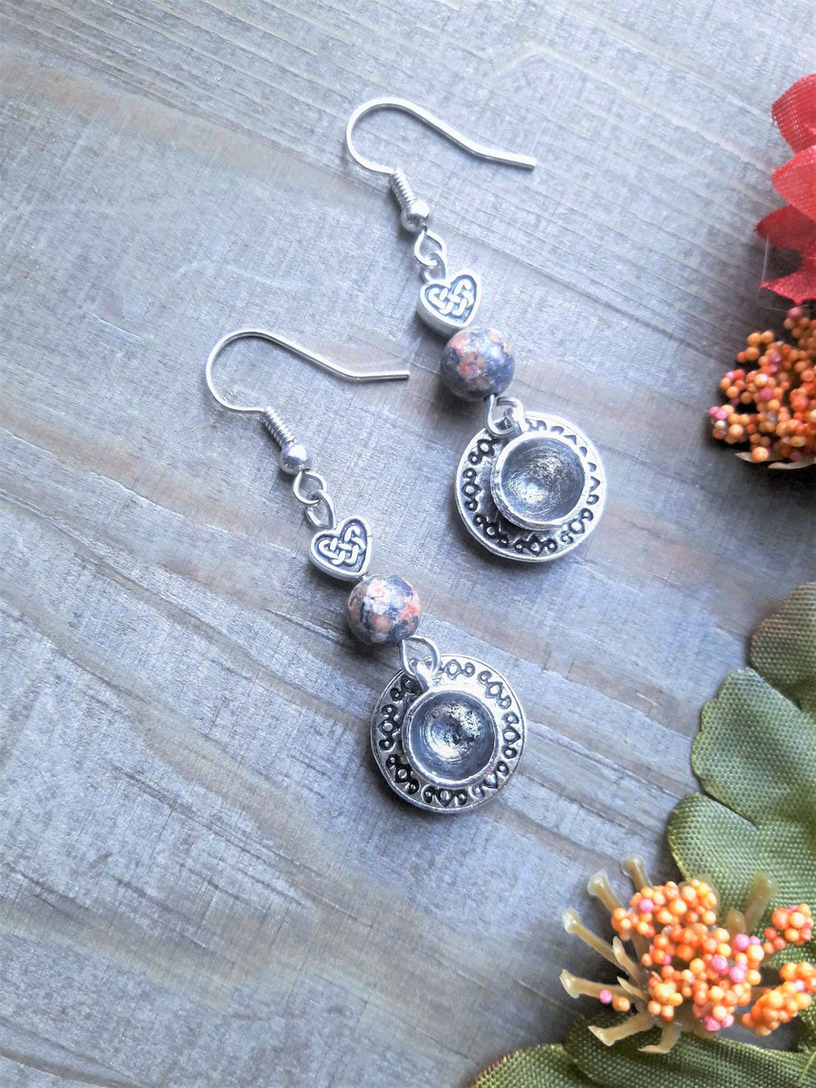Earthymesia's tweet photo. 🖤Tea Cup &amp; Saucer Earrings. Spotted Jasper Stone &amp; Heart Beaded. Vintage Silver Tone Charm Earrings.

🖤https://t.co/su373oHZoi

#handmade #jewelry #beaded #earrings #vintage #teacup #quirky #adorable #gifts https://t.co/JJpWbBUdOM