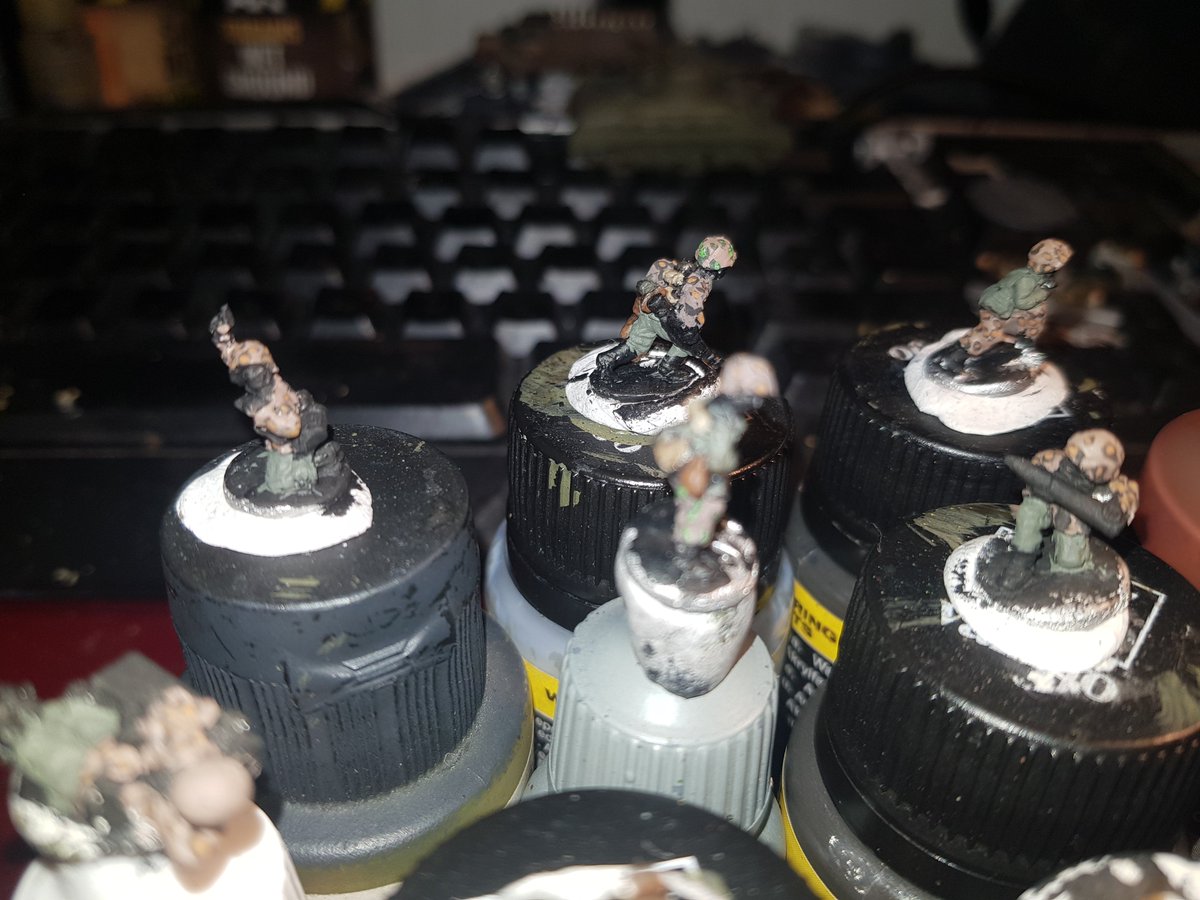 PatricWeiss's tweet photo. #dicedlivemalen 
So für meine ETC armee 2021 neue Soldaten  Flames of War Late war SS https://t.co/cjtc9ZNecJ