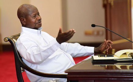 DonTiktok256's tweet photo. M7: People's power Kamwookya, 500Kg of posho, and salt...
Now u are joining the people, thank you π€
@HEBobiwine we already joined the people, we are coming 4 @StateHouseUg
M7: Just like that ?
Bobiwine: Gwe no da awo
#UOT #Museveni #NBSUpdates #PauseRent #LiveWithTacha #Posho https://t.co/wKl3B1FAdj