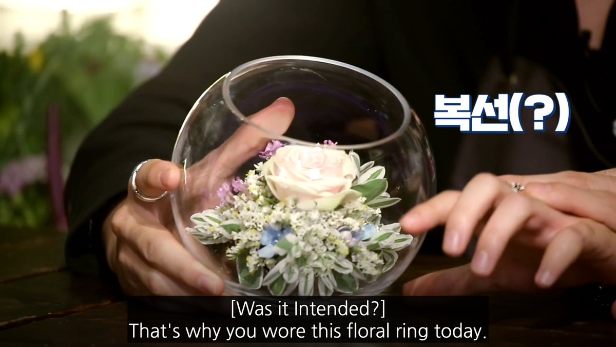 jimin& #39;s glass bowl- all the points for smol hands- pastel game strong- lacks a medium-sized material to connect the main flower and the tiny ones- i feel like a baby unicorn made this12/10 for ᵗᶦⁿʸ ʰᵃⁿᵈˢ