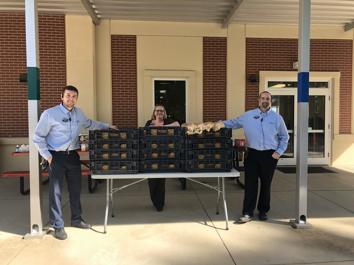 LangtreeCharter's tweet photo. Ms T and Mrs Kelly set up our food drive today! Each bag holds 2 days of food. Each family got two bags and 2 loaves of bread! Thank you to the managers at Food Lion on 150, East Plaza Drive for donating all the loaves of bread! @CSUSAhq @CSUSAJonHage @ShaneFLis @EPadgettLCA https://t.co/GRZWgRxa9j