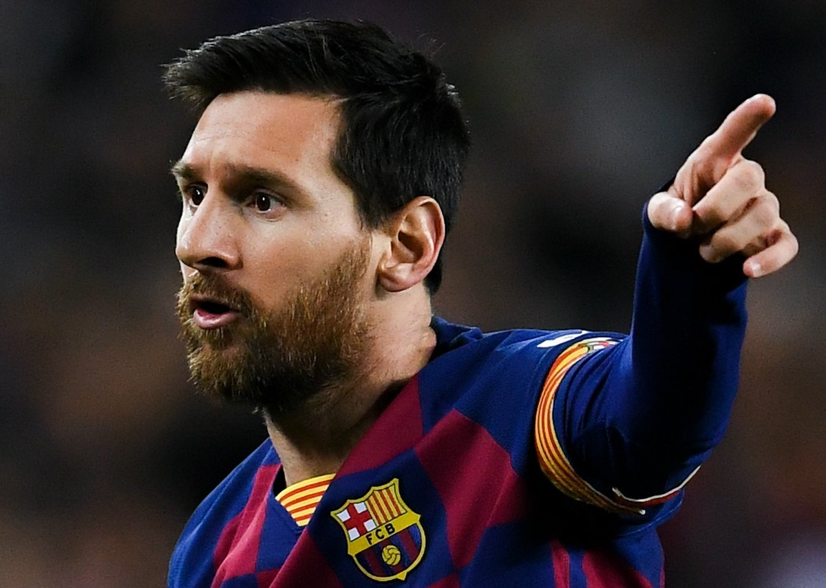 Antonio Rudiger says Cesc Fabregas helped him get Messi's shirt after Chelsea played Barca 🥰

🗣 "It was a big honour to play against a player like him.

"I thought for sure he doesn’t want mine but Cesc was nearby and he said ‘give him your shirt, he wants your shirt too!'"