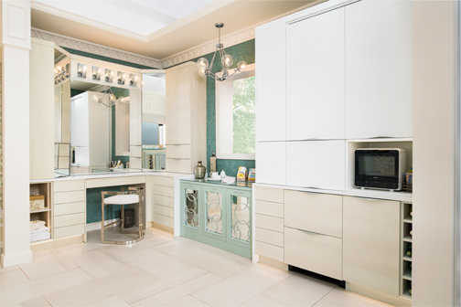 WellbornCabinet's tweet image. A6 - In our #KBIS2020 booth showcased a master luxe suite which had a concealed fridge and countertop oven, allowing for quick breakfasts to be prepared while starting your morning routine. #kbtribechat