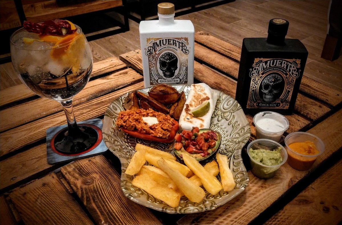 Ich wurde gefragt ob ich nur Gin&amp;Tonic trinke... Nein ich esse auch mal was.

Auf dich <a href="/TimThoelke/">Tim Thoelke</a> 

#gibdeinemlebeneinengin
#amuertegin
#ginfluencer