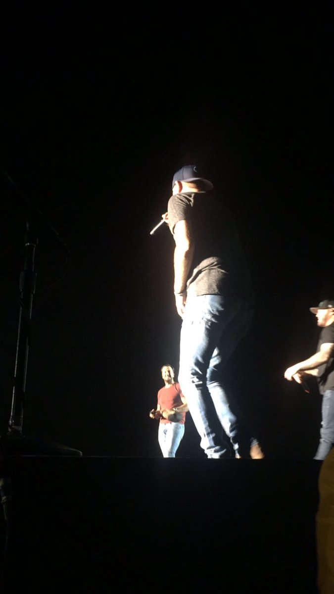 gillianKelley2's tweet photo. Happy birthday @JonTLangston !!!!! It was great to see you with @LukeBryanOnline and @coleswindell on the Sunset Repeat Tour. I hope you have a great birthday. #LukeBryan #SunsetRepeatTour https://t.co/zlYmDIdSeQ