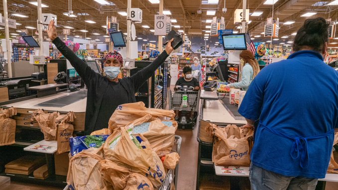 Complex's tweet photo. Tyler Perry paid for all the groceries during senior-shopping hours across 73 stores: https://t.co/krt96kIE23

In this together. ❤️ https://t.co/7z6NiRicx4