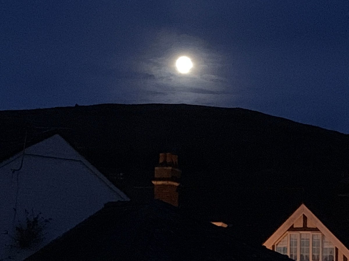 Good evening #MalvernHillsHour have we managed to enjoy some of the beautiful weather today? And what a fabulous full moon last night, wonderful over the hills! Life is still difficult but as a #community we are here for each other so happy networking!