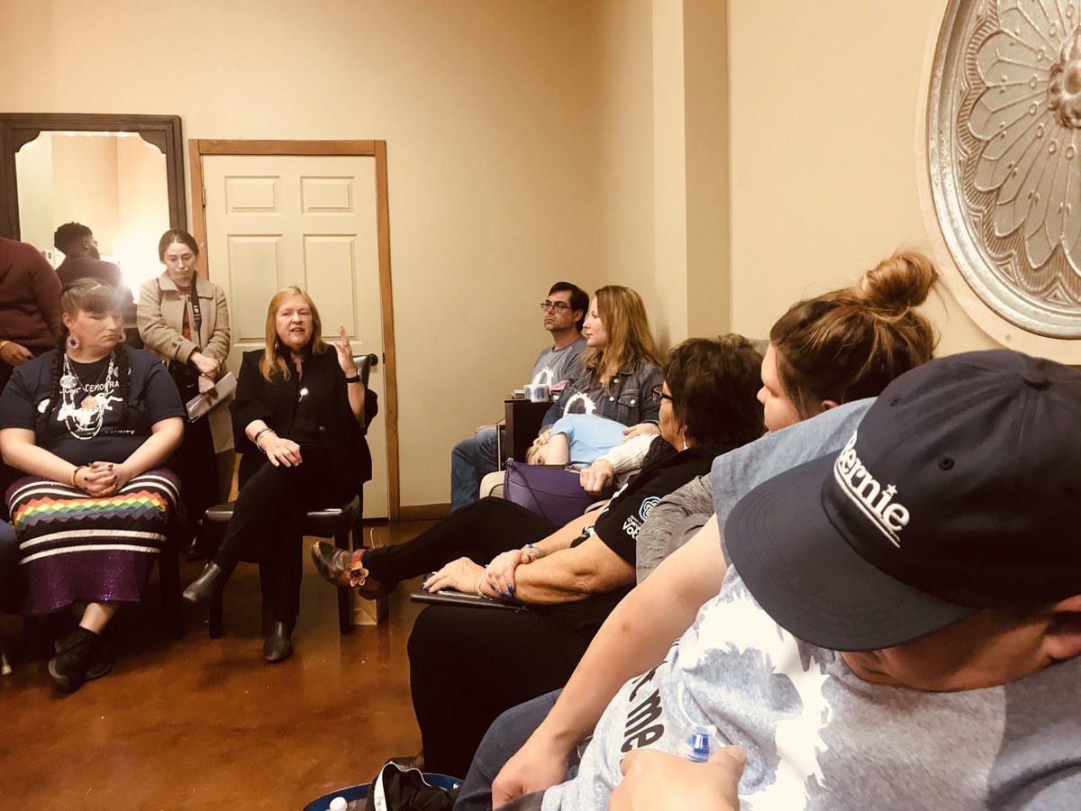 Before the rally,  @janeosanders spent an hour meeting with community members. Not big donors, not local politicians, but teachers, college students, parents, a local DV advocate, and other Native and Cherokee folks to hear what we needed from a president.