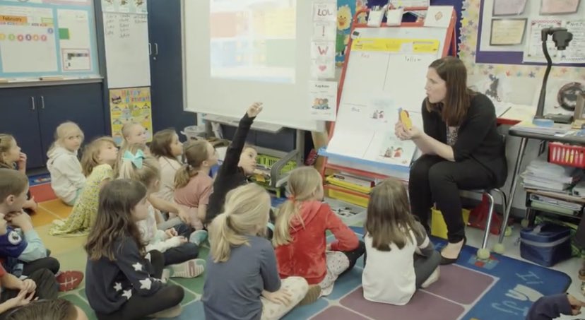 ElSegundoUSD's tweet image. Social-Emotional Learning is important in the classroom and at home. Find out more about #SEL and how students and educators at @ElSegundoUSD navigate learning with @marcbrackett’s @rulerapproach: youtu.be/s8Zjo3baDvo #ResearchatWork #LearningKeepsGoing @YaleEmotion