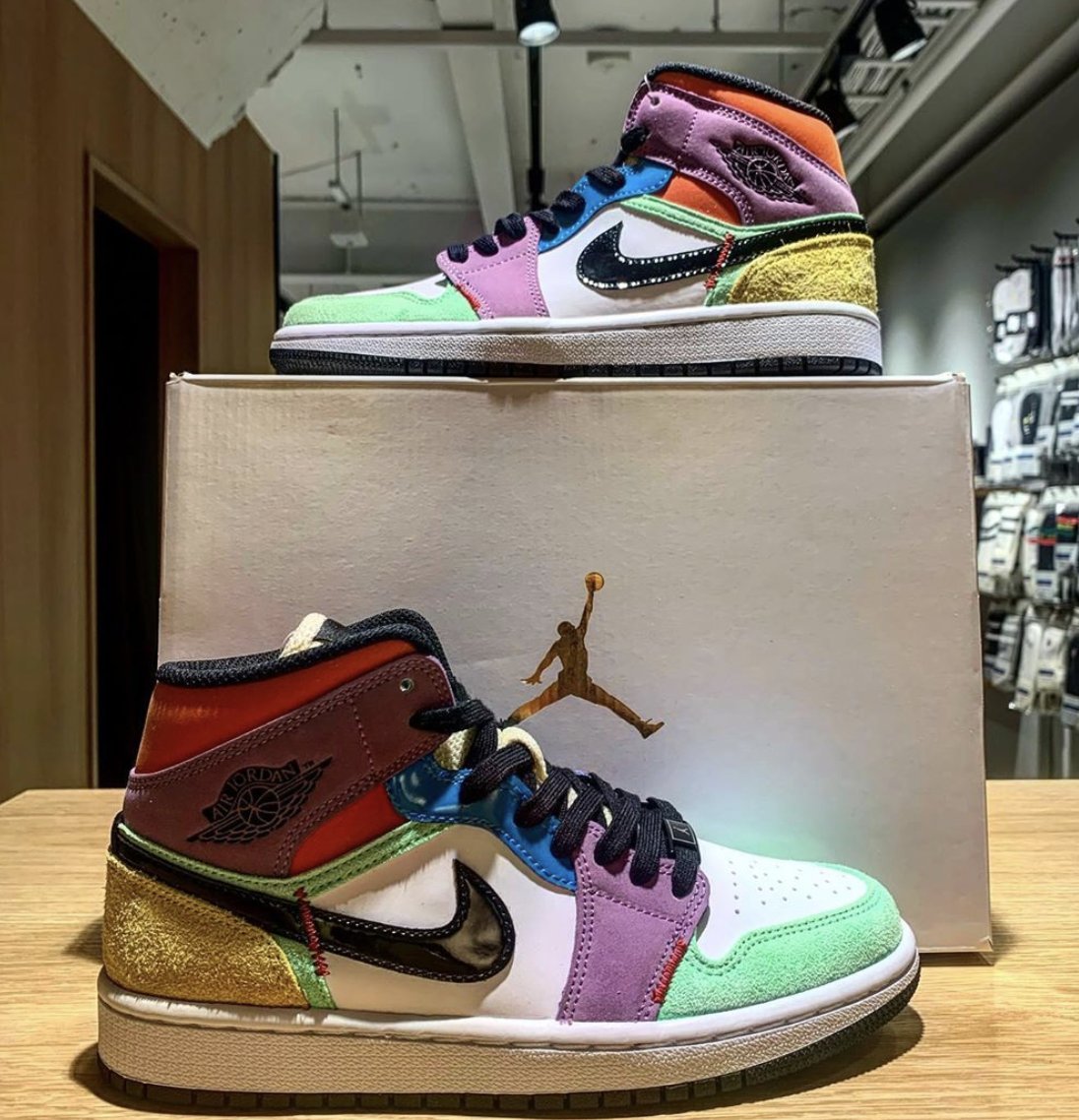 jordan one mids lightbulb