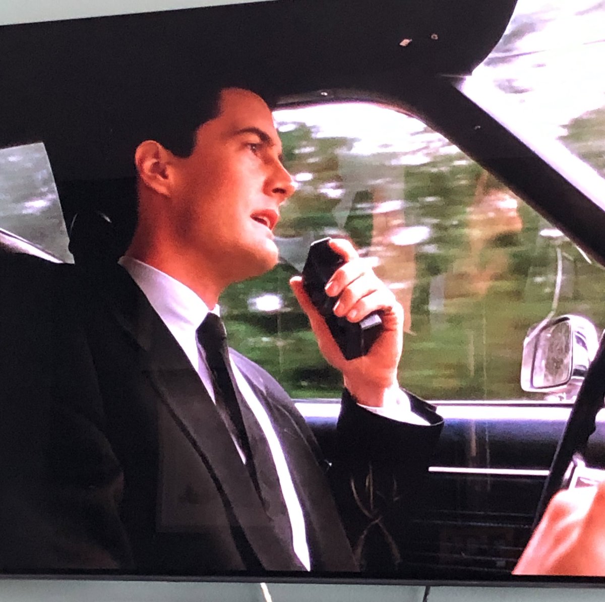 There he is!!! 👏🏼👏🏼👏🏼
#cooper <a href="/Kyle_MacLachlan/">Kyle MacLachlan</a> 
#twinpeakswatchparty 
#twinpeaks30