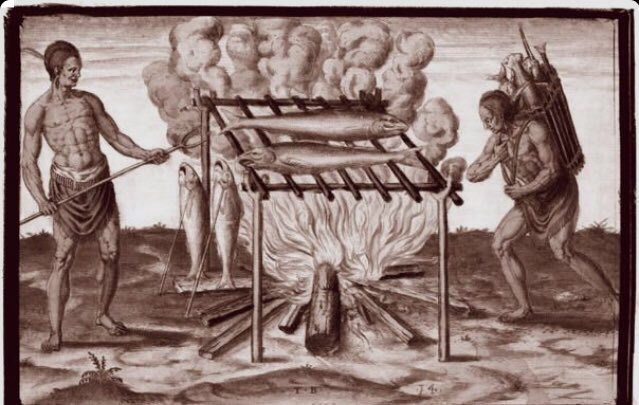 Après Christophe Colomb a débarqué dans les Amériques en 1492, les Espagnols ont trouvé des indigènes haïtiens rôtir la viande animale sur une grille composée d'un cadre en bois reposant sur des bâtons et un feu en dessous,...
