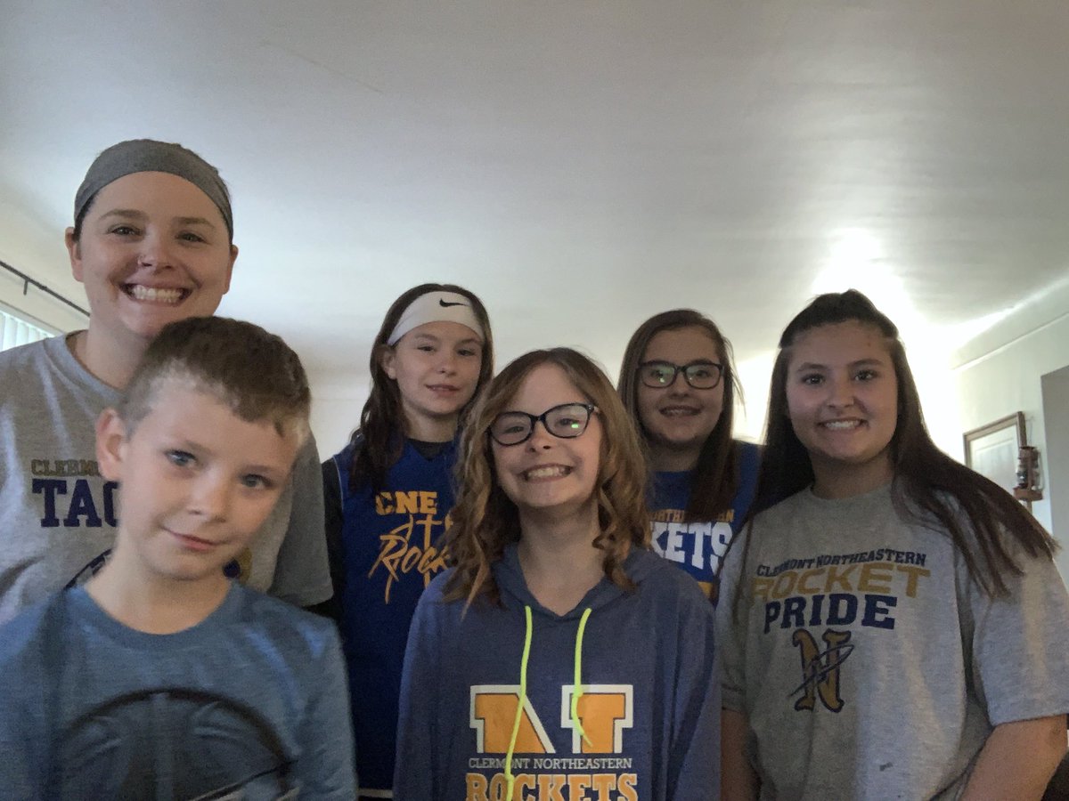 CristiTaylor's tweet photo. #RocketsRockOn #RocketsReadOn @cneschools 💙💛 https://t.co/l7ltU1t7LP