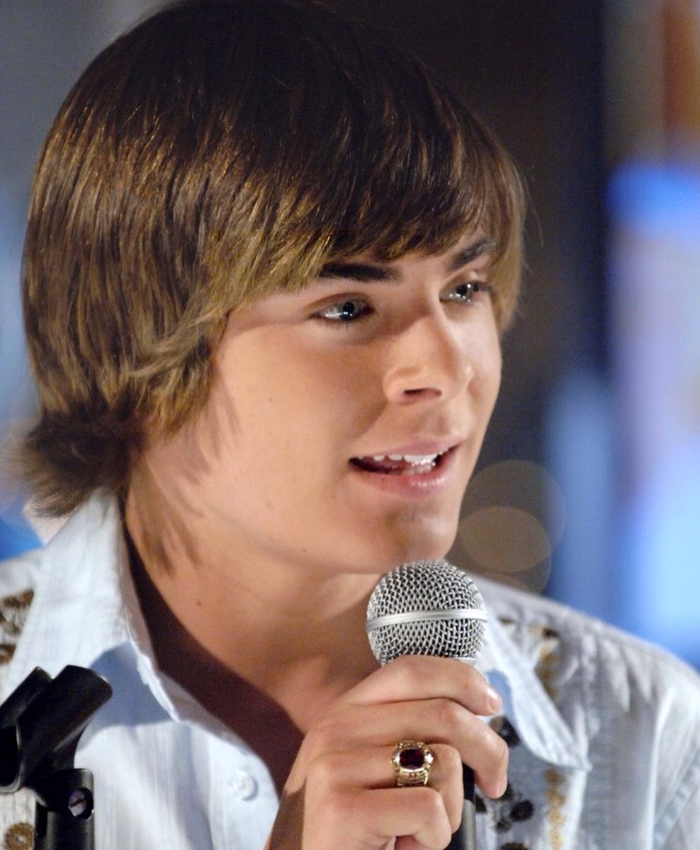 GossipRoomOff's tweet photo. L’amour au premier regard 💕 #HighSchoolMusical https://t.co/IDijNzGdl4