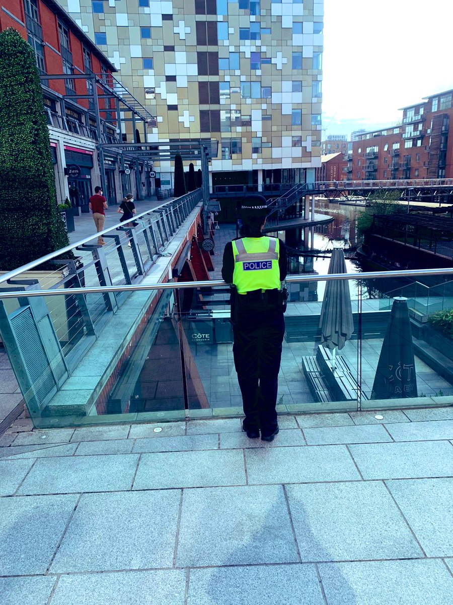 BrumCityWMP's tweet photo. Our officers have been around #TheMailbox this afternoon and it’s really great to see that it’s pretty much empty... only essential journeys taking place here. 🙏
Together, we’ll beat this folks 💪🏻 #COVIDー19
#StayHomeSaveLives #Team5 https://t.co/NyU9yVHv4w