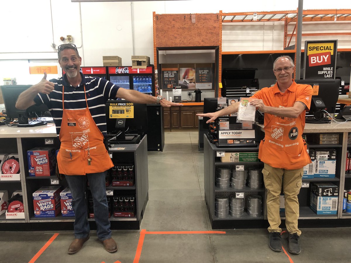 NomoreOrange24's tweet photo. Store manager @DavidBe19144310 and yours truly delivering Homer’s safely to some outstanding associates for there awesome performance and help throughout the store. Thank you for #livingourvalues @WebbfWebb @ErinWatsonHDHR #Serventleadership https://t.co/HCrtxudkBe