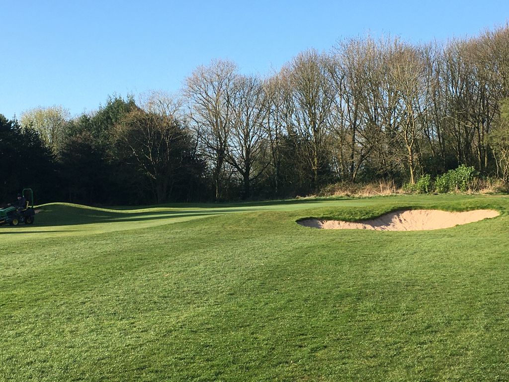 Our 1st hole looking fantastic the morning sunshine 👌