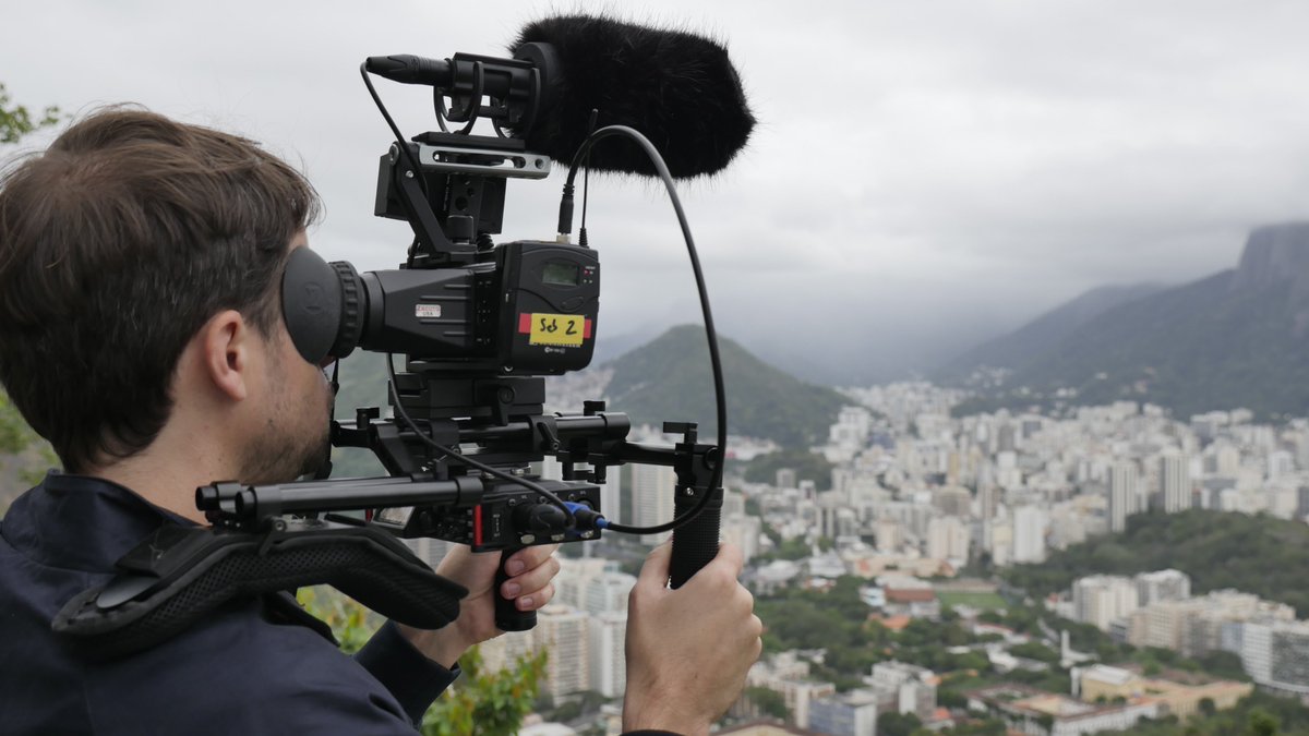 MEDIAWARx's tweet photo. Behind the scenes: tribute to Karsten Krause, who is the amazing filmmaker behind all the on-site shoots and interviews, the result of him traveling with @SebKaempf for 1 month, through 14 locations, and conducting 25 interviews for our MOOC: https://t.co/rSqzMsz0LF @HASSUQ https://t.co/TAYB0Ga7sA
