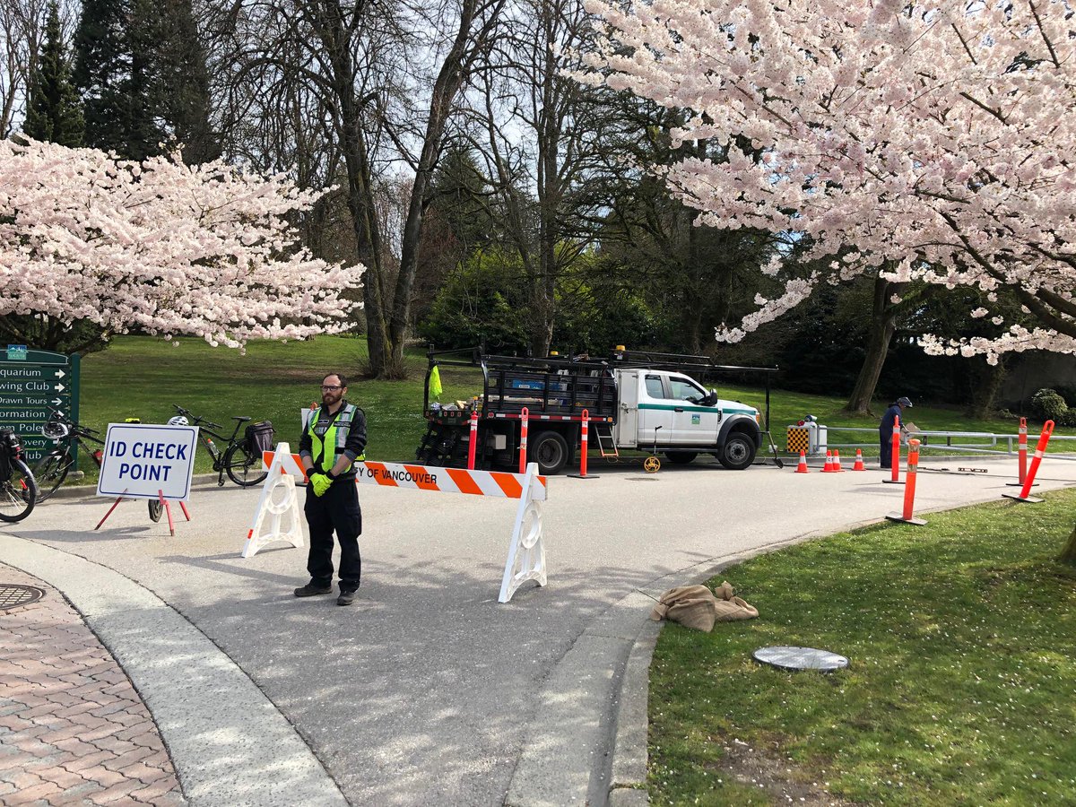 ParkBoard's tweet image. Stanley Park is now fully closed to vehicles as part of our ongoing effort to enable physical distancing and keep
numbers down in the park. Please abide by signage and directions from our Rangers. We encourage cyclists to use the road instead of seawall. vancouver.ca/parks-recreati…