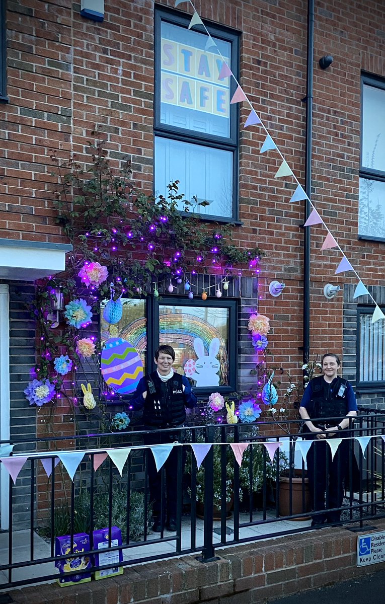 SolangeTimms_'s tweet image. We just received a very welcomed visit from 2 of @gmpolice finest. They dropped off 2 Easter eggs for the boys for our rainbow decoration 🌈 Thanks so much for your kindness and for keeping us all safe 💪❤️ #StaySafe #StayHomeSaveLives #rainbowsofhope #Manchester #Ancoats