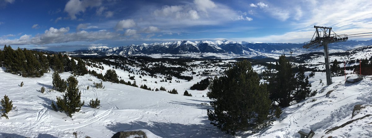 Font-Romeu Pyrénées 2000 no solamente ofrece uno de los dominios esquiables más modernos de todo el Pirineo Oriental francés... además tiene estas vistas #espectaculares😍
<a href="/FontRomeuP2000/">FontRomeuPyr2000</a>