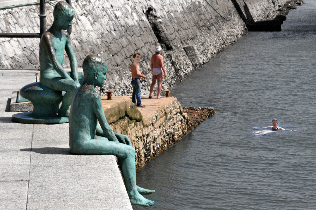 robjordan's tweet photo. #FantasyCycleTour day 2:
Arrived Santander on time at 18:30; still warm and sunny, so we popped along to the famous maritime sculptures, Los Raqueros. @monxton couldn't resist a swim. I contented myself with some topless fishing.

modified image by Misko on Flickr, (CC BY 2.0)] https://t.co/dRwt5xTbNZ