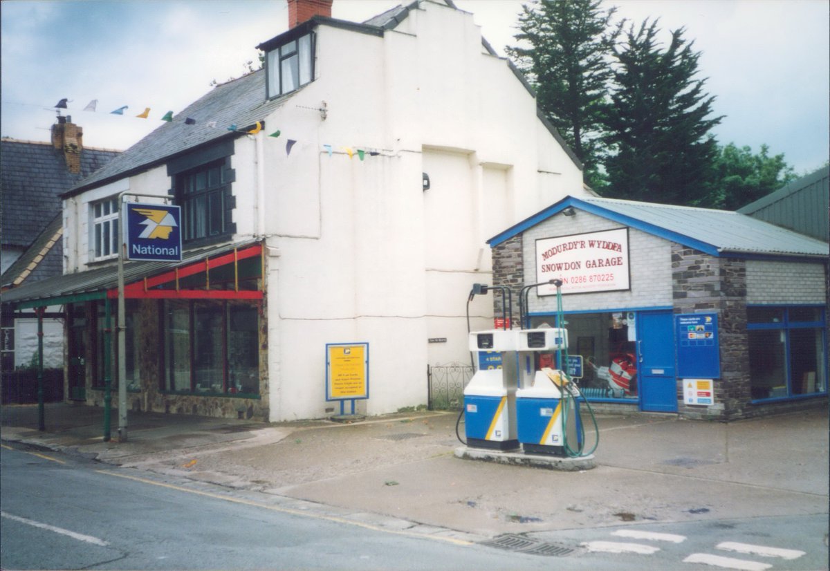 Day 108 of  #petrolstationsNationalModurdy'r Wyddfa, Llanberis, Gwynedd 2001  https://www.flickr.com/photos/danlockton/16262362441BP phased out National, with its 'Mercury' logo, in the 80s in England & Wales, but revived it in 1999—with darker blue—for distributors to use on smaller, mostly rural sites.