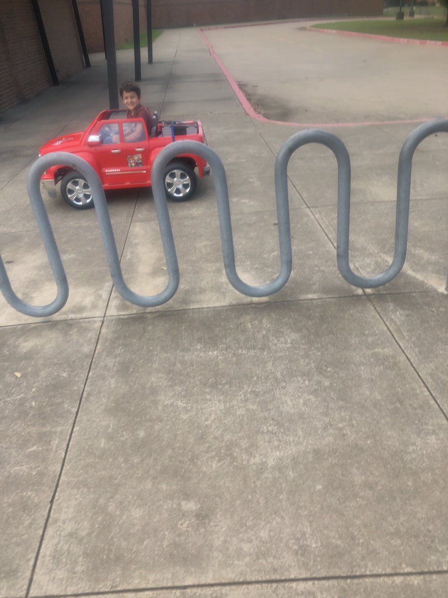 ⁦<a href="/BearCreekElem/">Bear Creek</a>⁩ #teambce #wearegcisd @kdgelles Fun Day at BCE Curbside Lunch Pickup! Got to see these smiling faces PLUS many more that I didn’t get pictures of! Thank you for making MY Day!💗💗💗