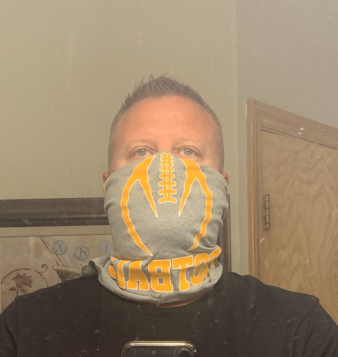 manning_brett's tweet photo. @coachtf Do your job. #MaskForMankind https://t.co/tdkgQfPSQh