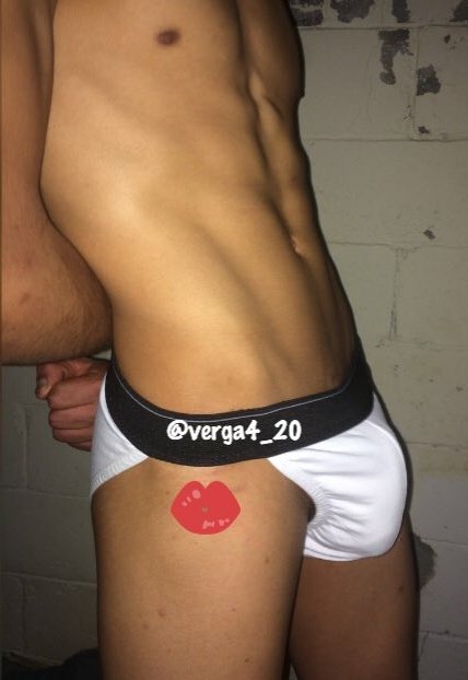 BTrusasybikinis's tweet photo. Macho del Dia: @verga4_20 Pais: Mexico🇲🇽, Edad: 19 años, Altura: 1'79, Peso:67 kilos, Ocupacion: Estudiante. Como ropa inteior usa Slip/Bikini/Tanga blanca y de colores les Gusta? Dale MG y RT para ver mas machos/hombres normales del dia a dia, no Modelos. #SlipBlanco #Bikini https://t.co/q0AFbywLLP