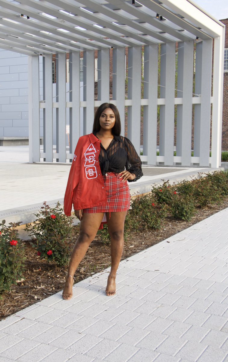 tsteew's tweet photo. Held to high esteem 🐘
4rtstic 6liss 
51 Violets of REDsilience🔺

#aintmyfault #51V.O.R #DeltaEta #Spring20 #46 #DST1913 #1913 #deltaland #DeltaEtaNoneGreater https://t.co/kvcBqsYwIm
