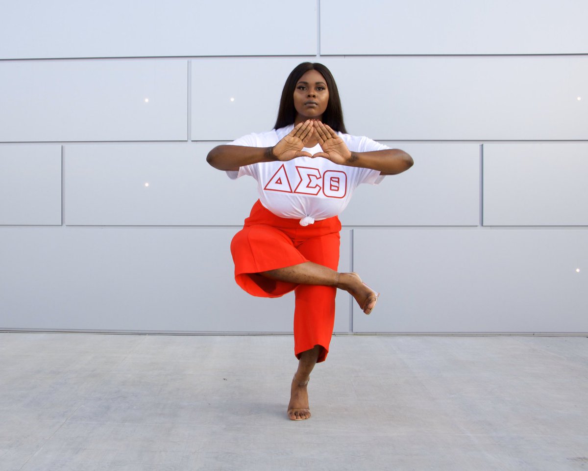 tsteew's tweet photo. Held to high esteem 🐘
4rtstic 6liss 
51 Violets of REDsilience🔺

#aintmyfault #51V.O.R #DeltaEta #Spring20 #46 #DST1913 #1913 #deltaland #DeltaEtaNoneGreater https://t.co/kvcBqsYwIm